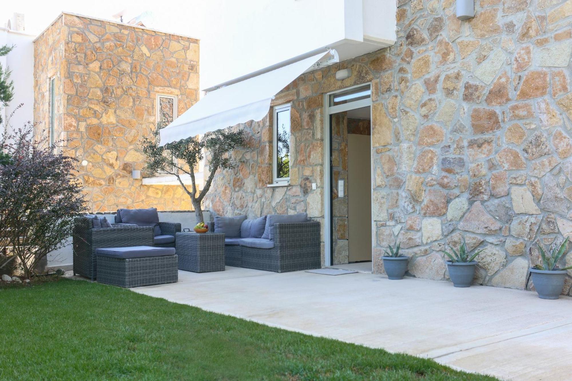 Villa Douglas - Private Pool, Bbq, 4Bdrms, View Pefkochori Eksteriør billede