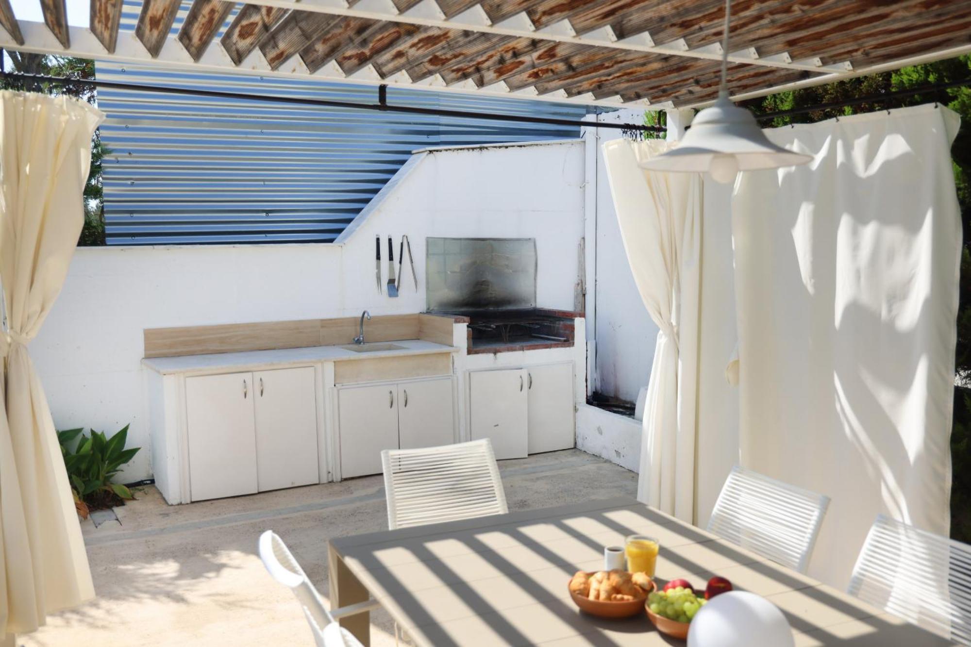 Villa Douglas - Private Pool, Bbq, 4Bdrms, View Pefkochori Eksteriør billede