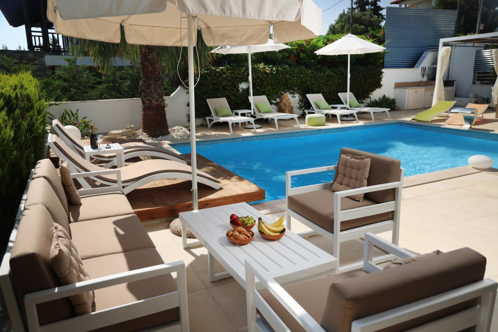Villa Douglas - Private Pool, Bbq, 4Bdrms, View Pefkochori Eksteriør billede